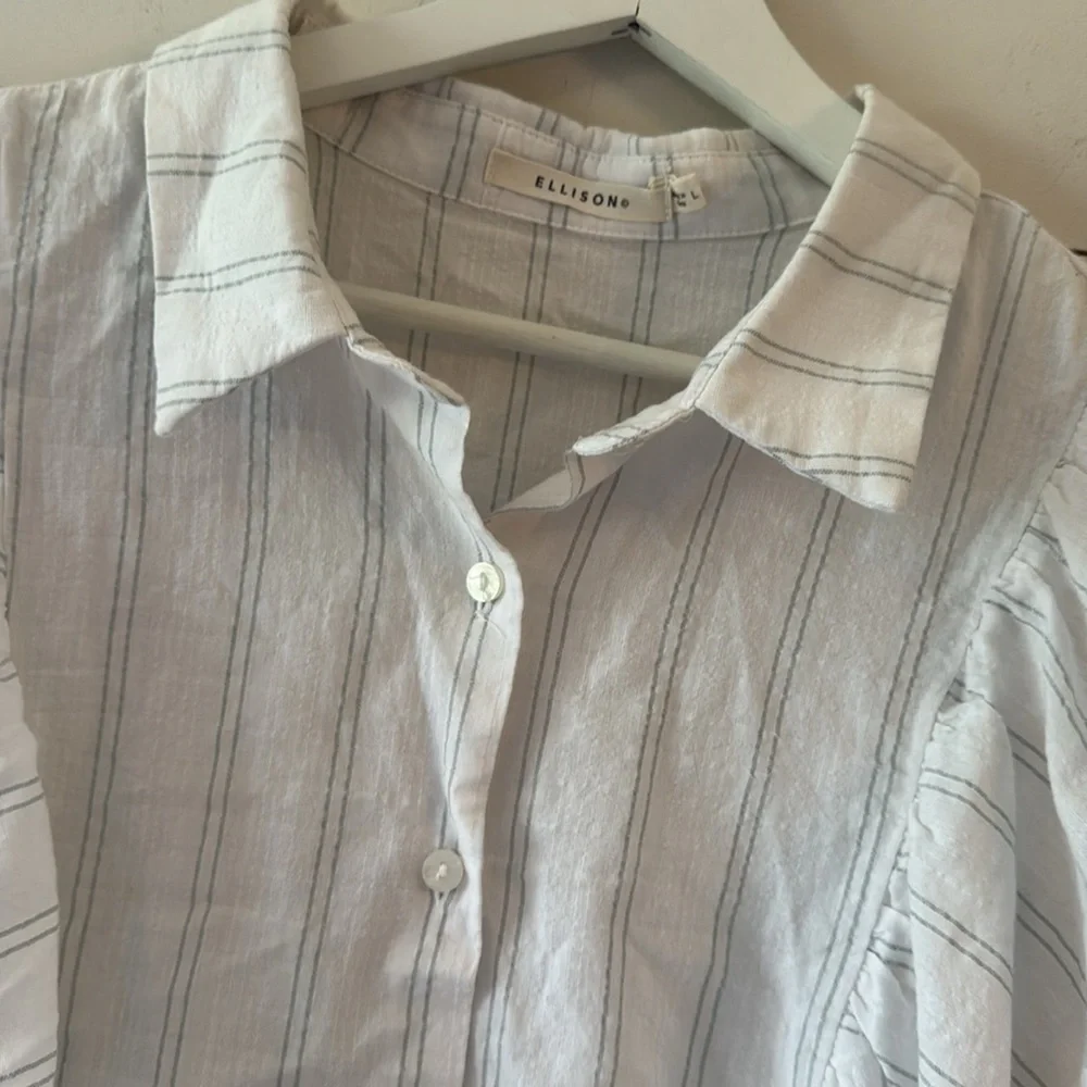 Ellison Ruffle Sleeve Button Up Blouse Size Large - Picture 4 of 6